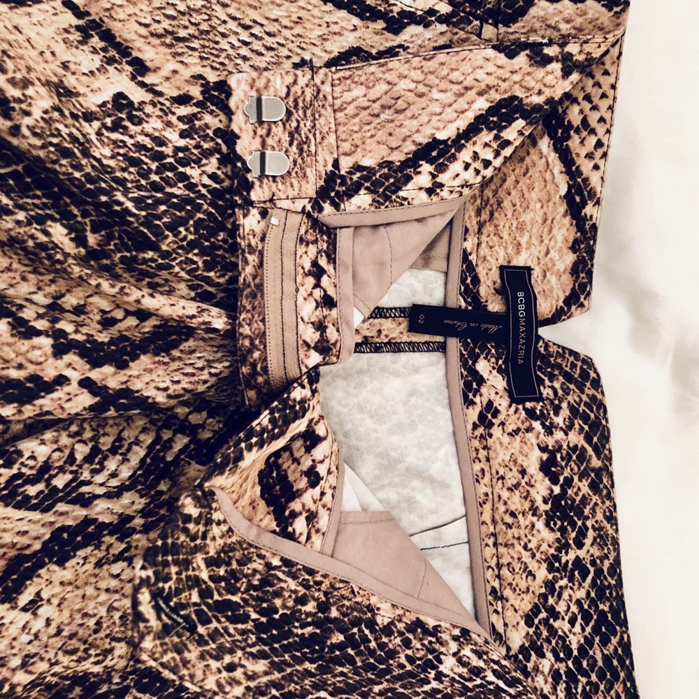 BCBGMaxAzria Shorts - Picture 5 of 7